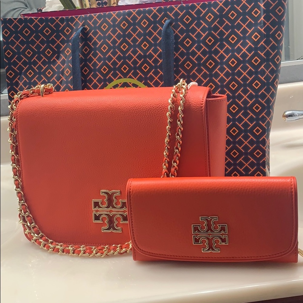 NWT Tory Burch Multi-way shoulder bag and wallet